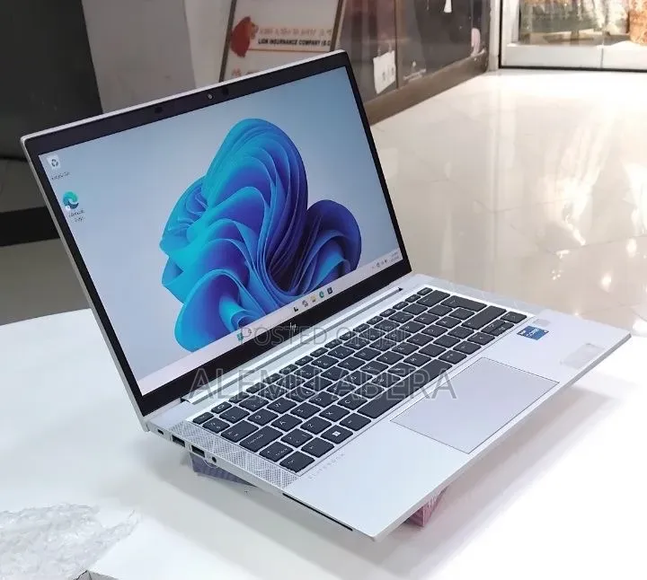 New Laptop HP EliteBook 830 G8 16GB Intel Core i5 SSD 512GB