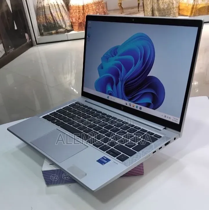 New Laptop HP EliteBook 830 G8 16GB Intel Core i5 SSD 512GB