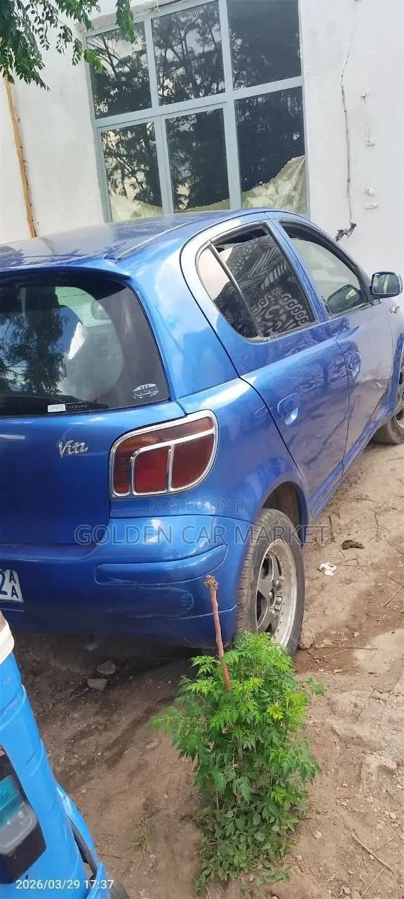 Toyota Vitz 2002 Blue