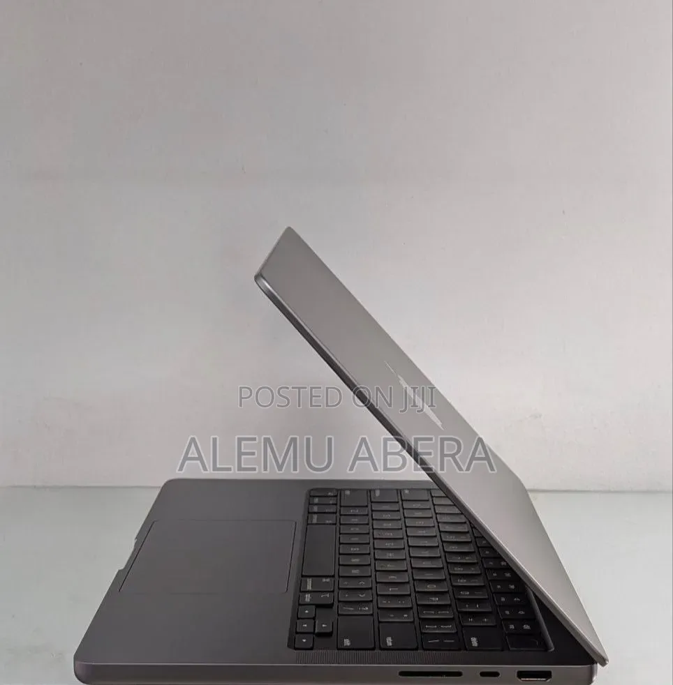 New Laptop Apple MacBook Pro 2020 M1 16GB Apple M1 SSD 512GB
