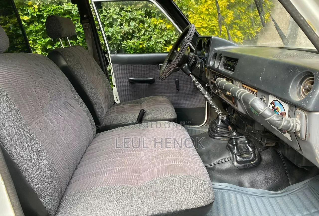 Toyota Land Cruiser 70 1987 White