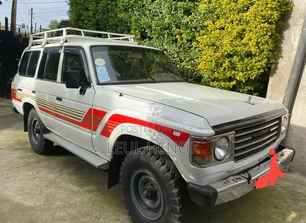 Toyota Land Cruiser 70 1987 White