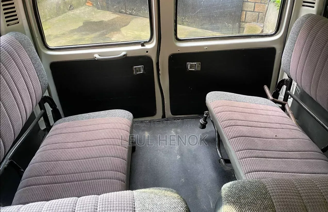 Toyota Land Cruiser 70 1987 White