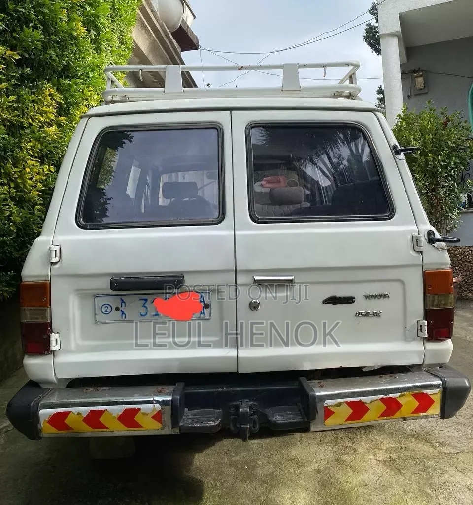 Toyota Land Cruiser 70 1987 White