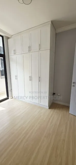 6bdrm House in Bole for sale