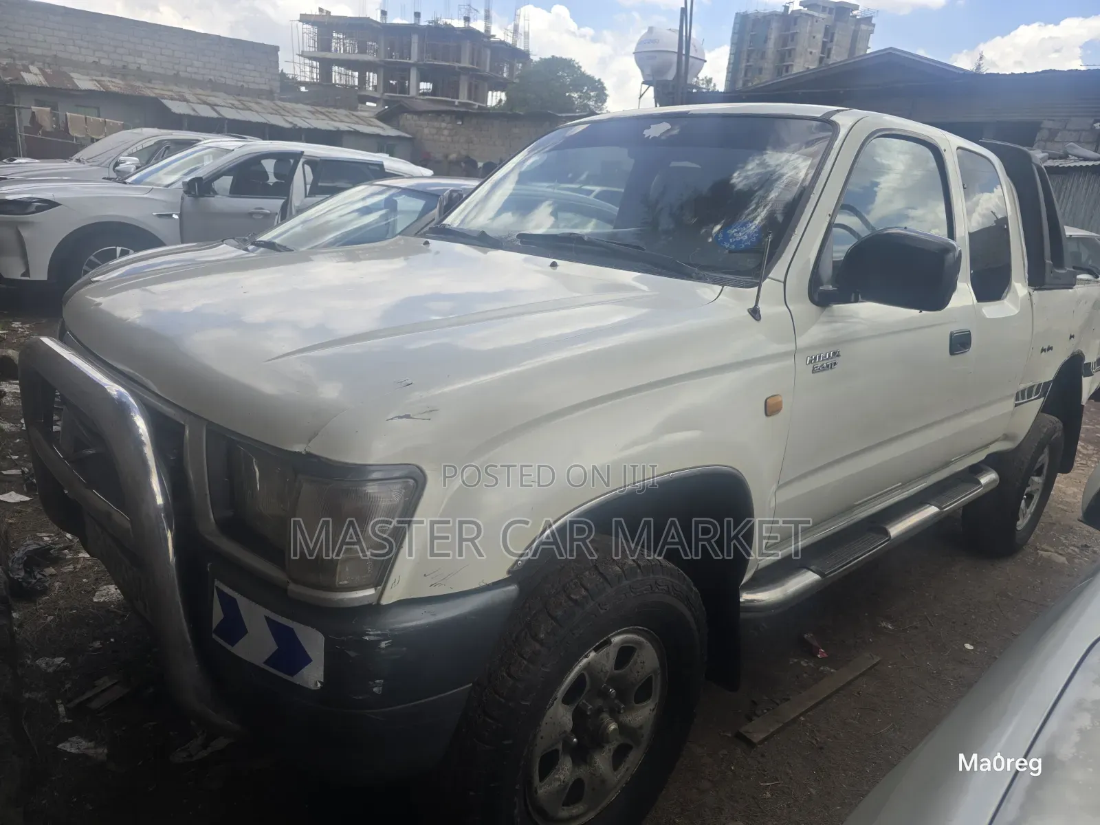 Toyota Hilux 2000 White