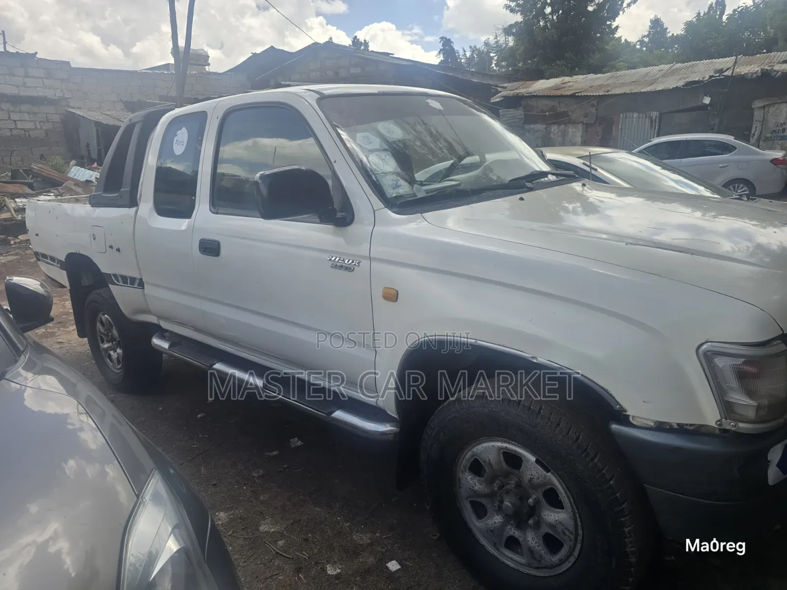 Toyota Hilux 2000 White