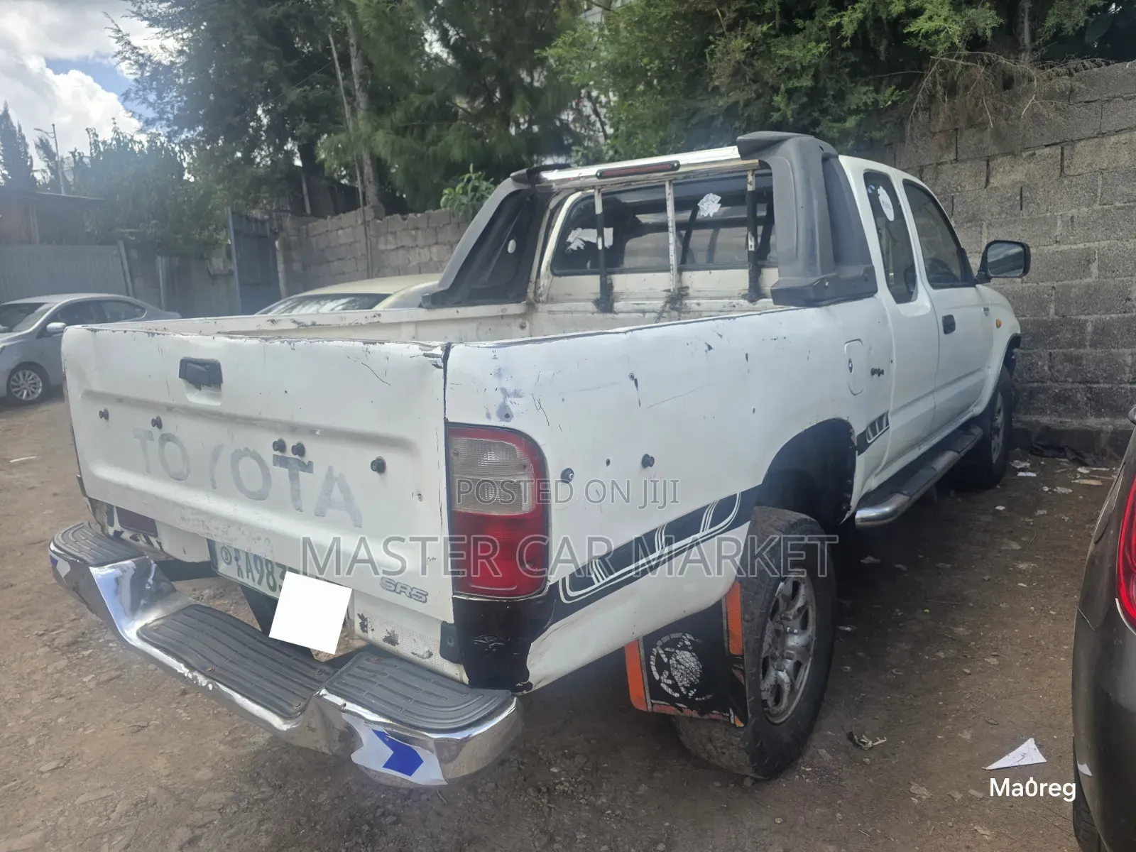 Toyota Hilux 2000 White