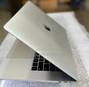 New Laptop Apple MacBook Pro 2018 16GB Intel Core i7 SSD 256GB