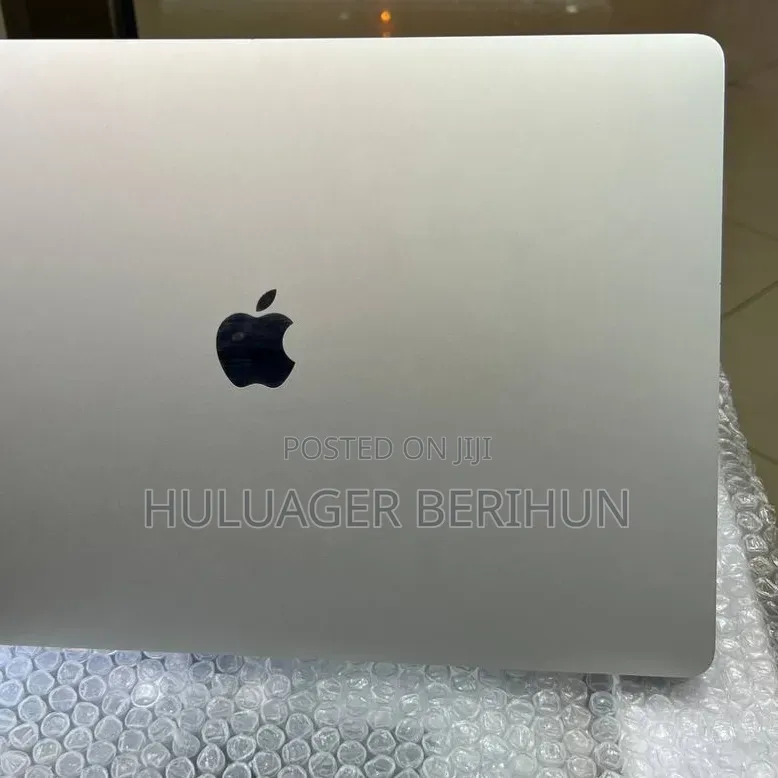 New Laptop Apple MacBook Pro 2018 16GB Intel Core i7 SSD 256GB