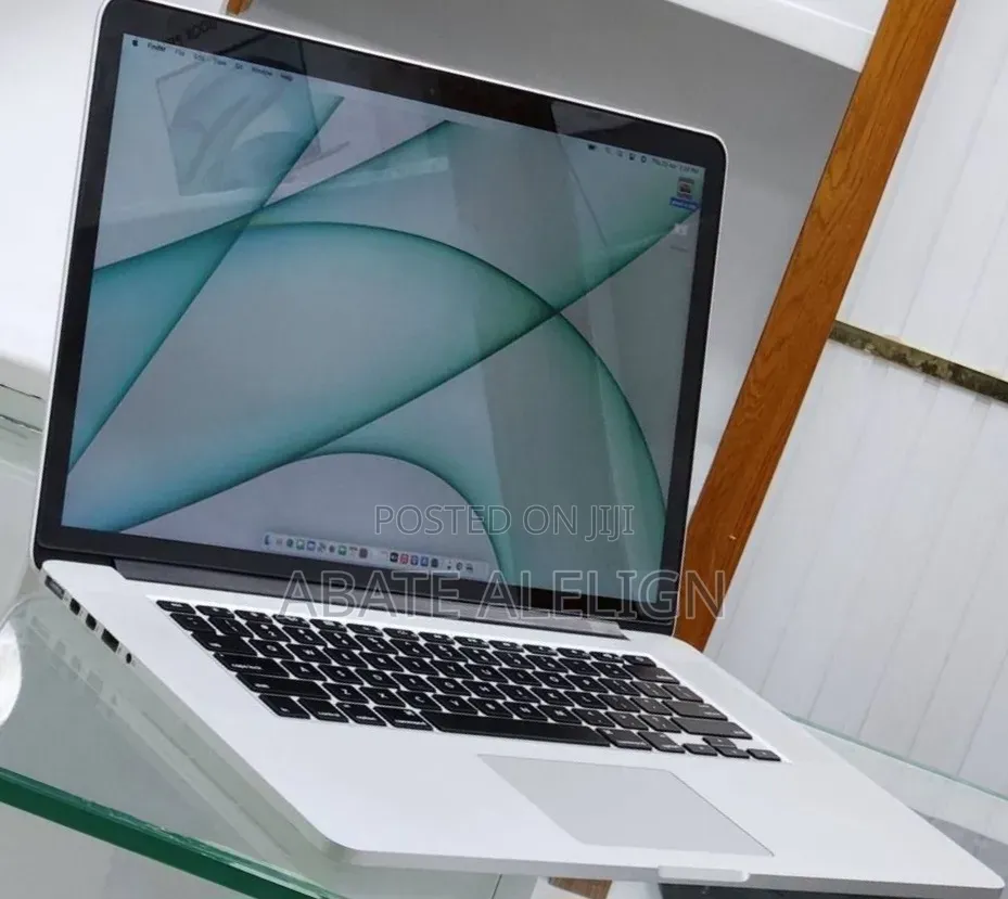 New Laptop Apple MacBook Pro 2015 16GB Intel Core i7 SSD 512GB