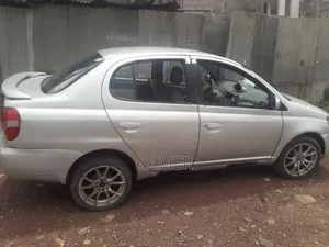 Toyota Platz 2001 Silver