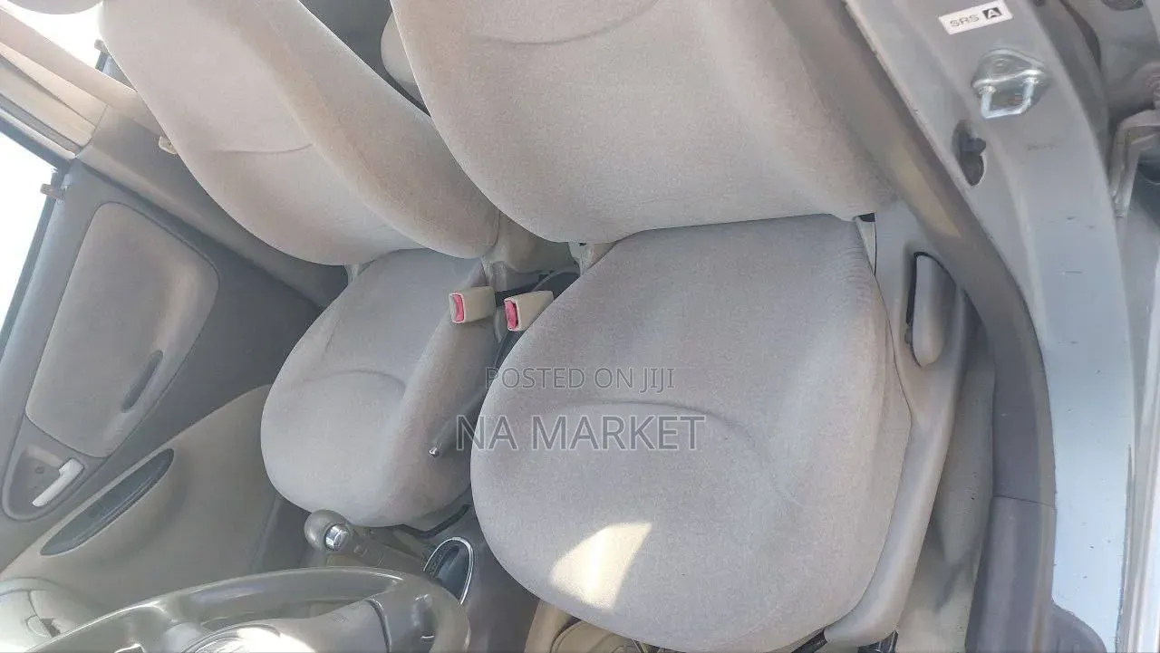 Toyota Platz 2005 Silver