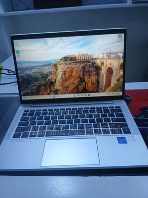 New Laptop HP EliteBook 830 G8 16GB Intel Core i7 SSD 512GB