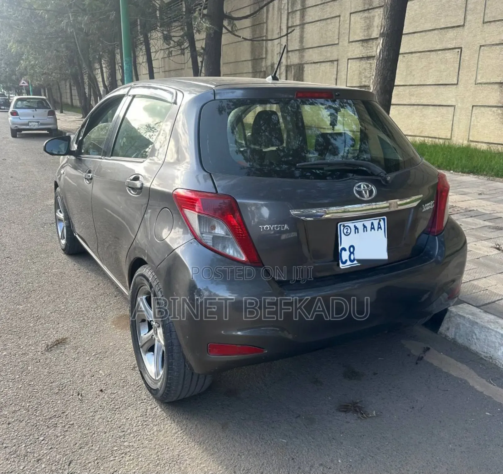 Toyota Yaris L Hatchback 5dr 2012 Gray