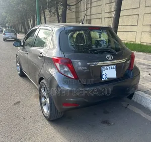 Toyota Yaris L Hatchback 5dr 2012 Gray