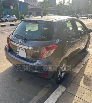 Toyota Yaris L Hatchback 5dr 2012 Gray