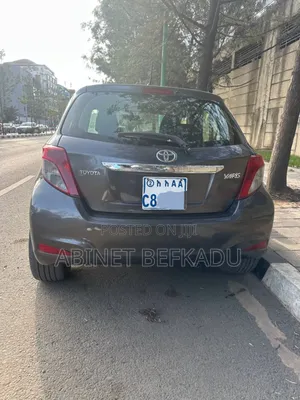 Toyota Yaris L Hatchback 5dr 2012 Gray