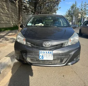 Toyota Yaris L Hatchback 5dr 2012 Gray