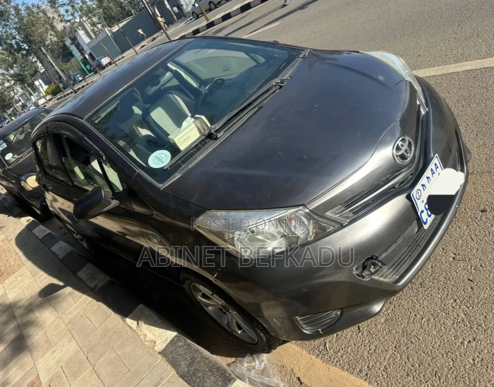 Toyota Yaris L Hatchback 5dr 2012 Gray