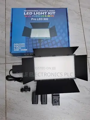 Original Led 800 Professional Photo and Video Led Light Kit