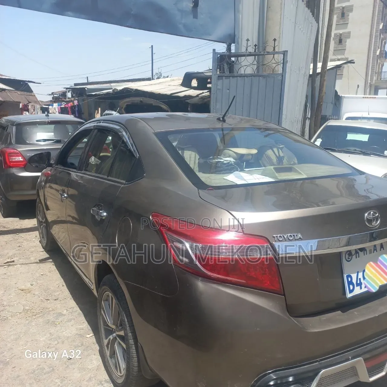 Toyota Yaris 2015 Gold