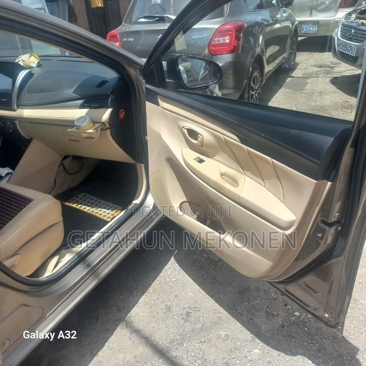Toyota Yaris 2015 Gold