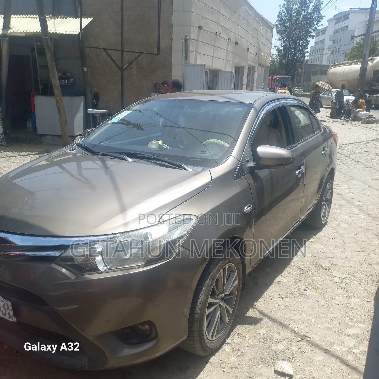 Toyota Yaris 2015 Gold