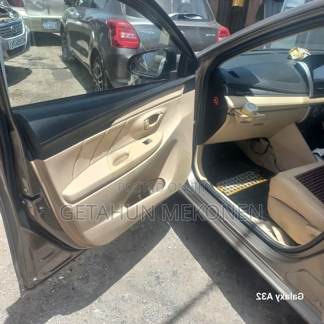 Toyota Yaris 2015 Gold
