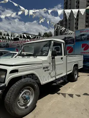 Mahindra Commander 2004 White