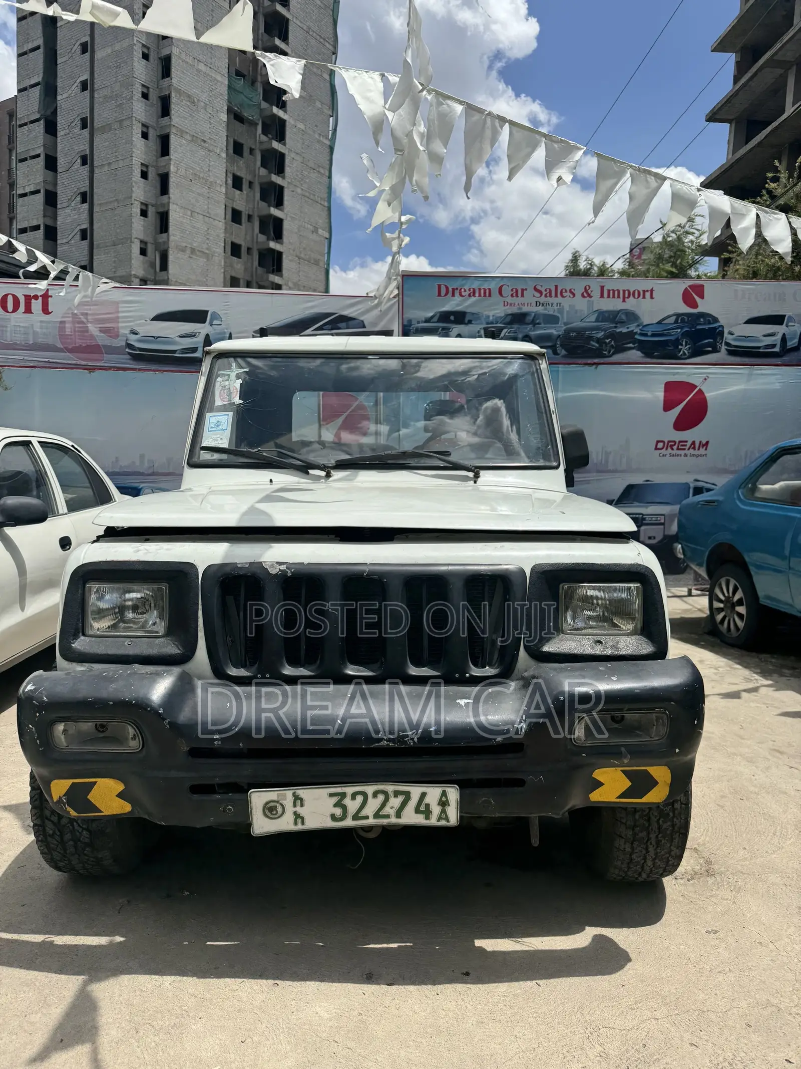 Mahindra Commander 2004 White