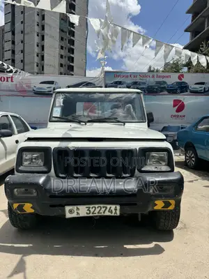 Mahindra Commander 2004 White