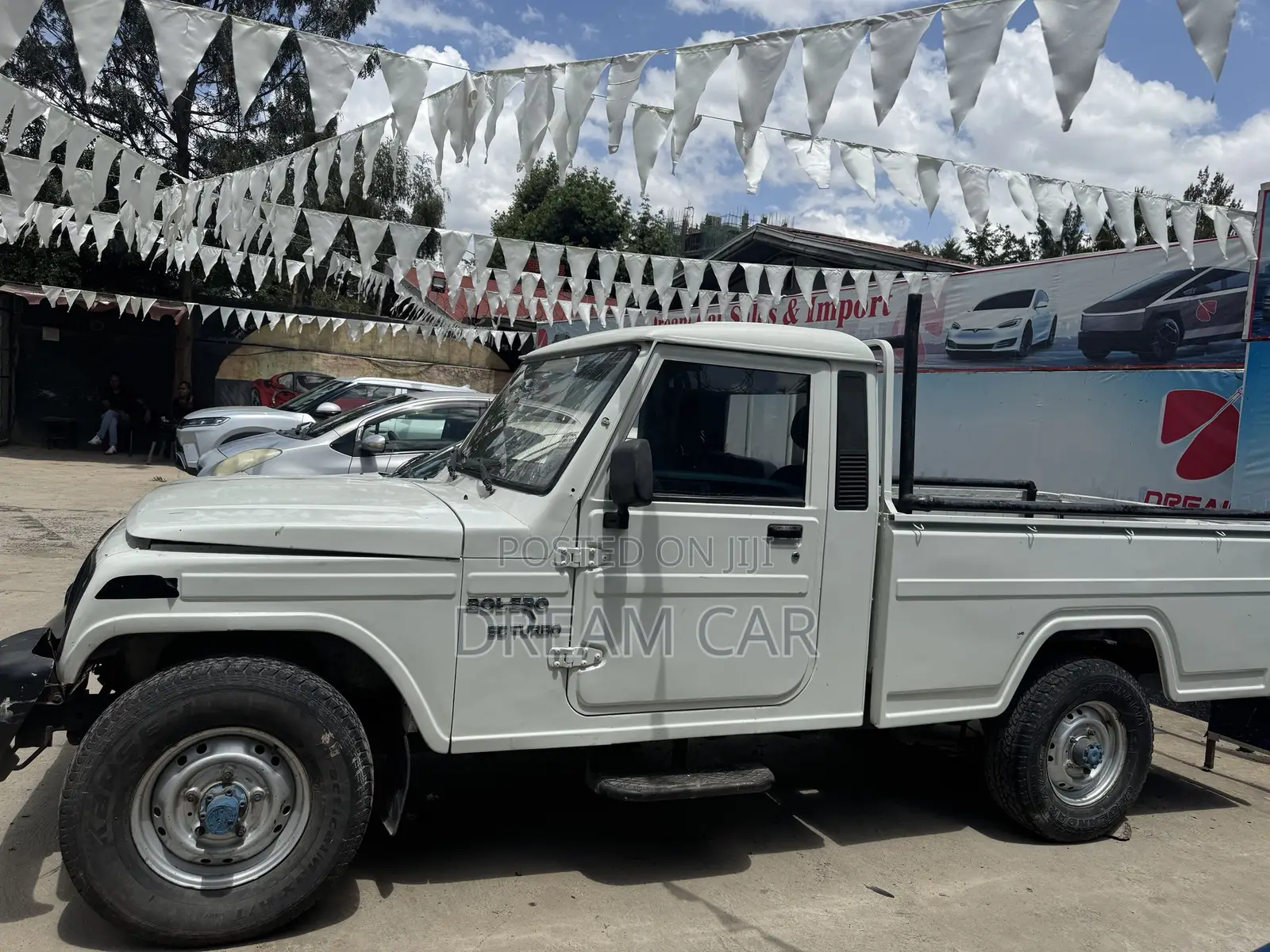 Mahindra Commander 2004 White