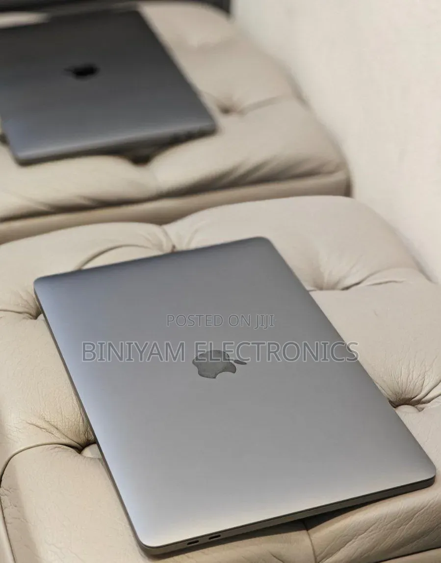 New Laptop Apple MacBook Pro 2019 16GB Intel Core i7 SSD 256GB