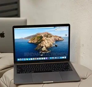 New Laptop Apple MacBook Pro 2019 16GB Intel Core i7 SSD 256GB