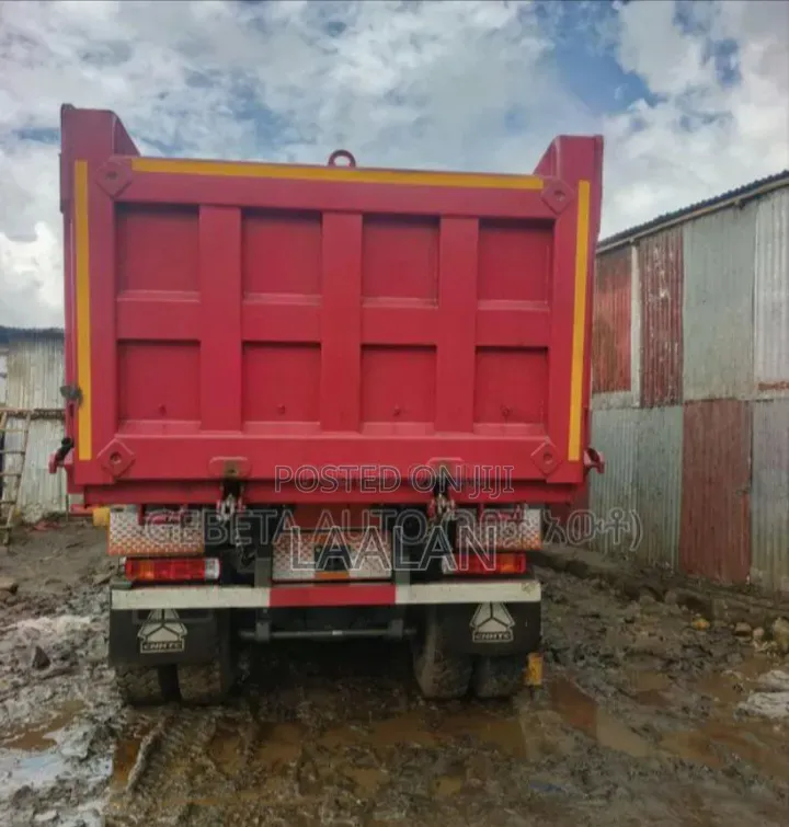 Sinotruk Howo 2025 Red