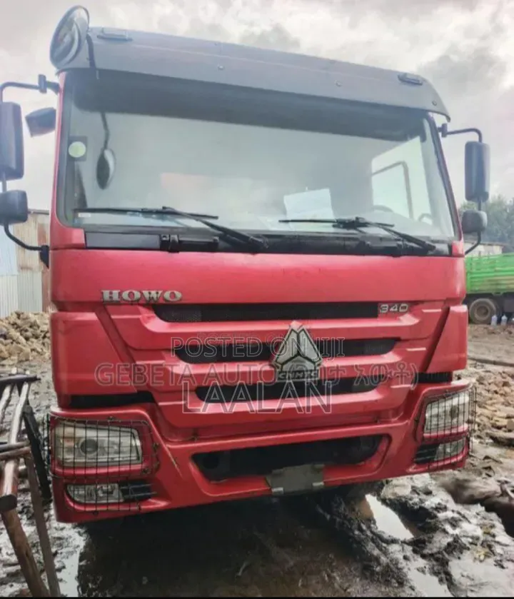 Sinotruk Howo 2025 Red