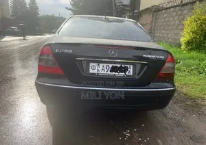 Mercedes-Benz E200 2006 Black