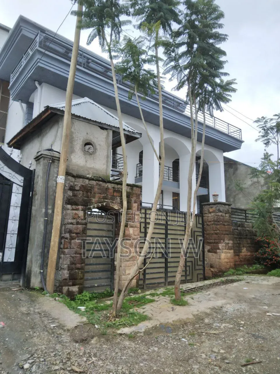 12bdrm House in Addis Ababa Semit, Bole for sale