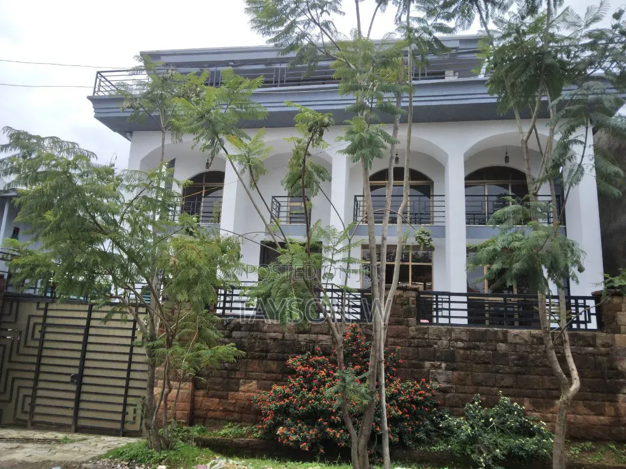 12bdrm House in Addis Ababa Semit, Bole for sale