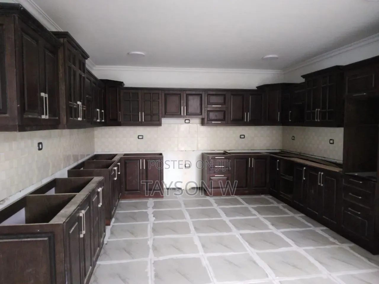 12bdrm House in Addis Ababa Semit, Bole for sale