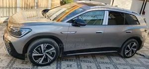 Volkswagen ID.6 2024 Gold