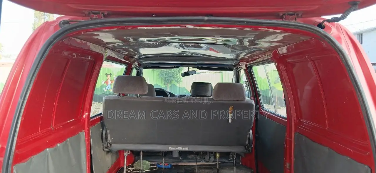Toyota HiAce 2006 Red