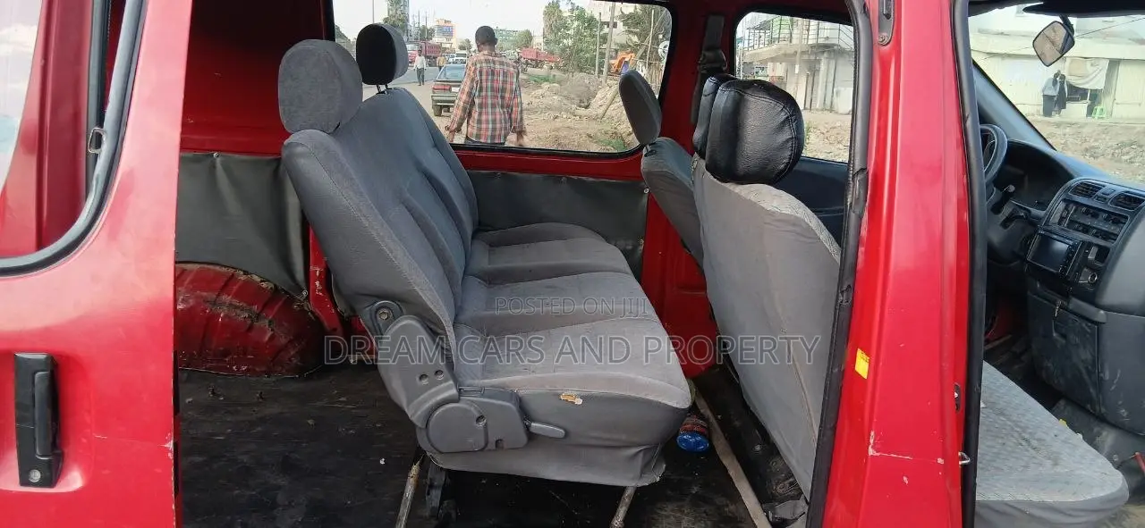 Toyota HiAce 2006 Red