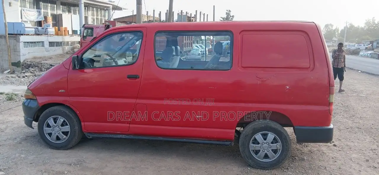 Toyota HiAce 2006 Red