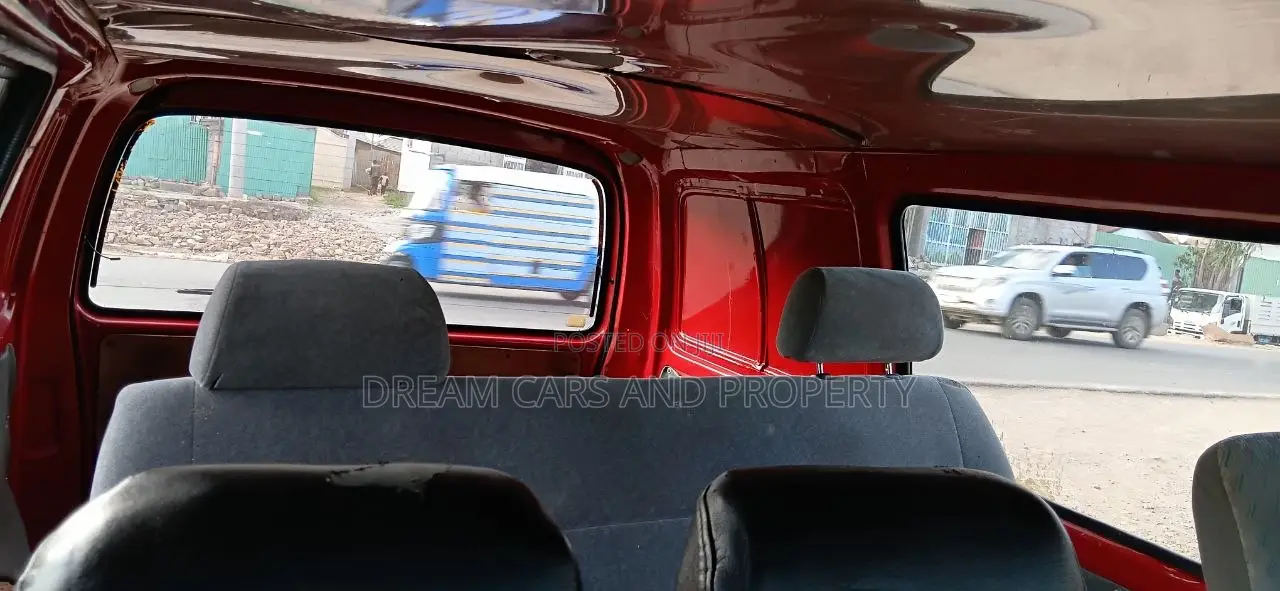 Toyota HiAce 2006 Red