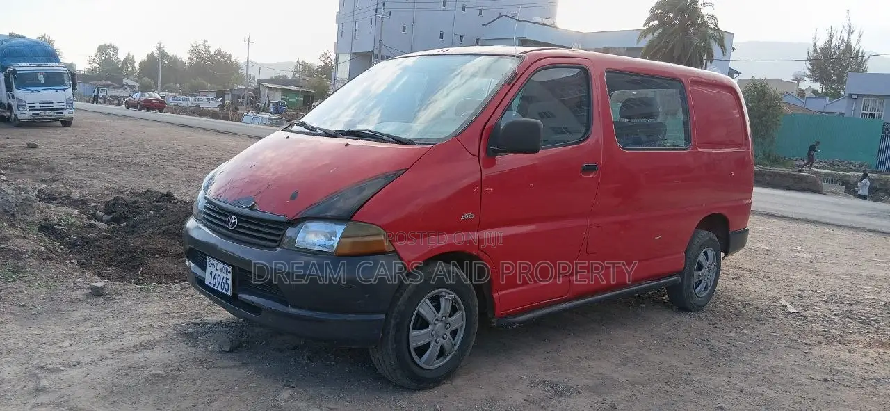 Toyota HiAce 2006 Red
