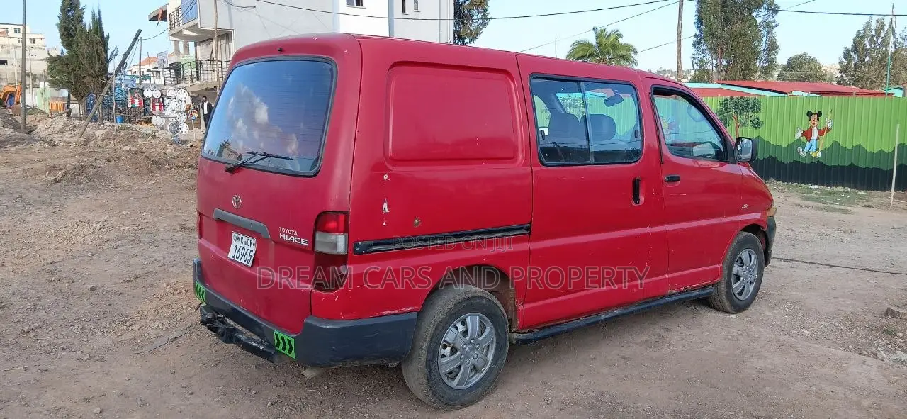 Toyota HiAce 2006 Red
