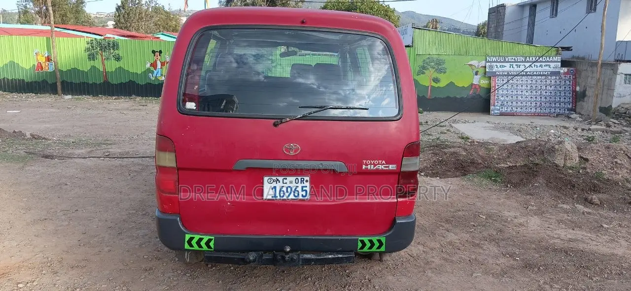 Toyota HiAce 2006 Red