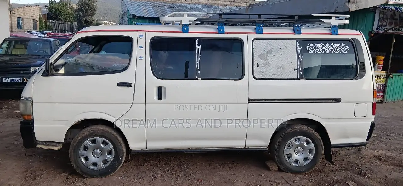 Toyota HiAce 2004 White